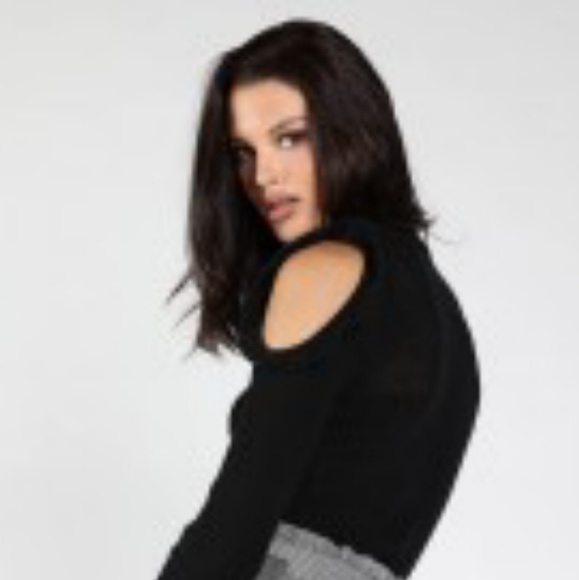 5/$30 Long Sleeve Knit W/Ruffle Detail - Picture 5 of 11